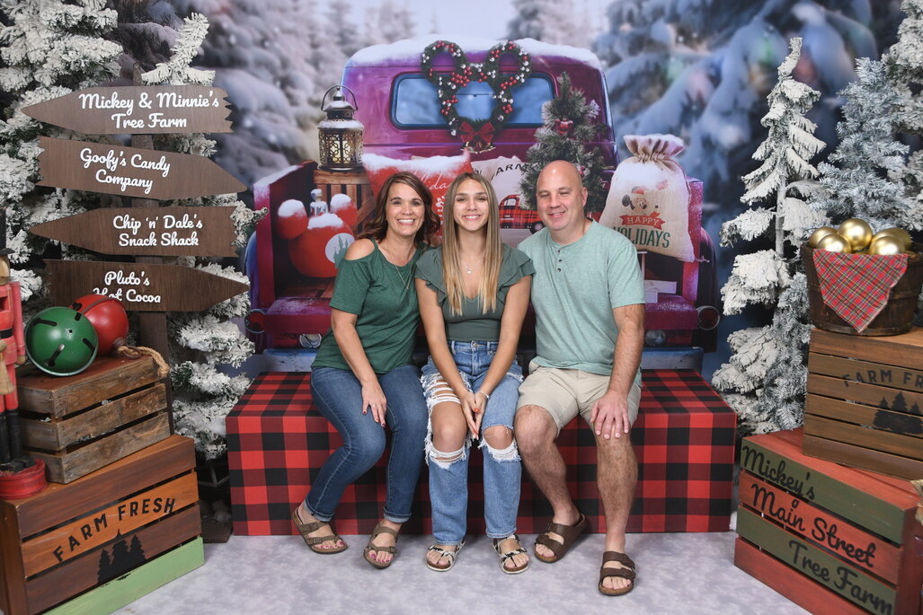 2023-11-21-disney-springs-photopass-studio-at-disney-springs_22.jpg