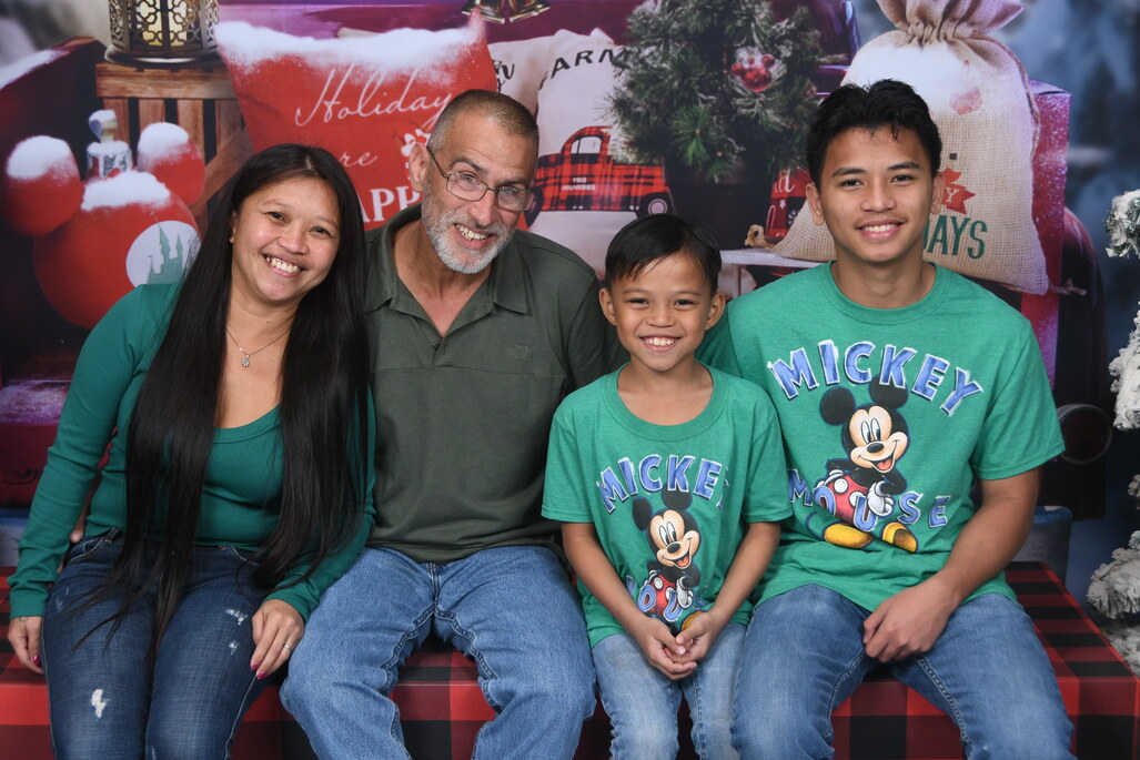 2023-11-21-disney-springs-photopass-studio-at-disney-springs_27.jpg