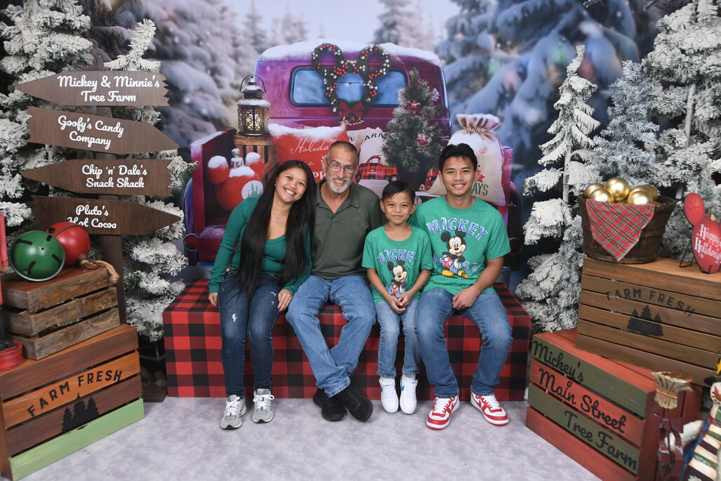 2023-11-21-disney-springs-photopass-studio-at-disney-springs_28.jpg