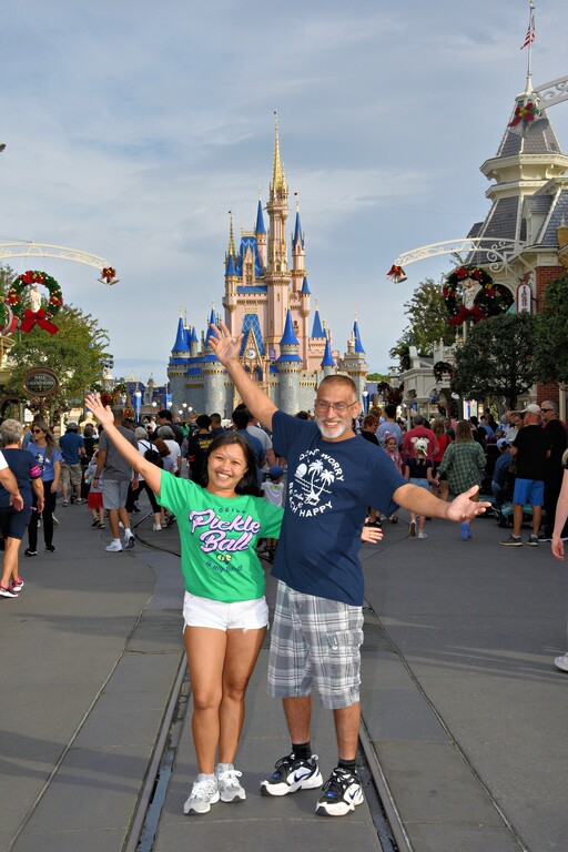 2023-11-22-magic-kingdom-park-main-street-usa_4.jpg