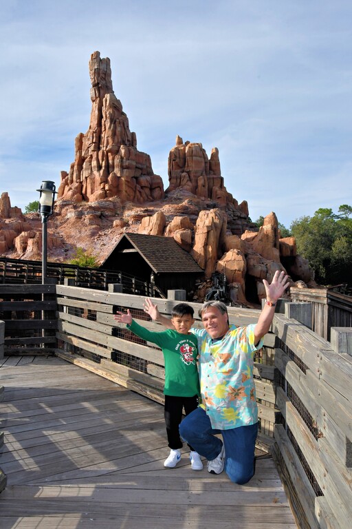 2023-11-23-magic-kingdom-park-big-thunder-mountain-railroad.jpg