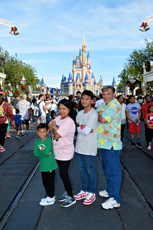 2023-11-23-magic-kingdom-park-main-street-usa_10.jpg