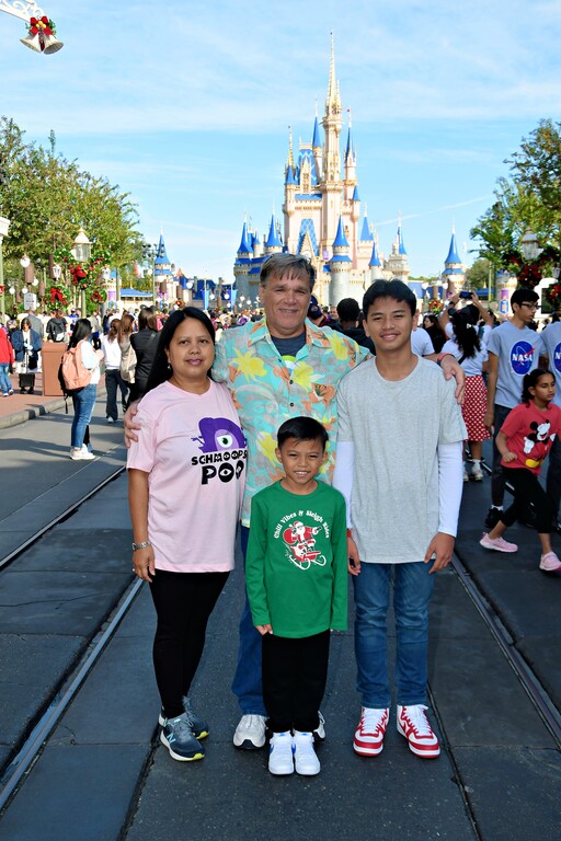 2023-11-23-magic-kingdom-park-main-street-usa_13.jpg