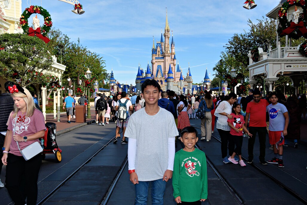 2023-11-23-magic-kingdom-park-main-street-usa_2.jpg